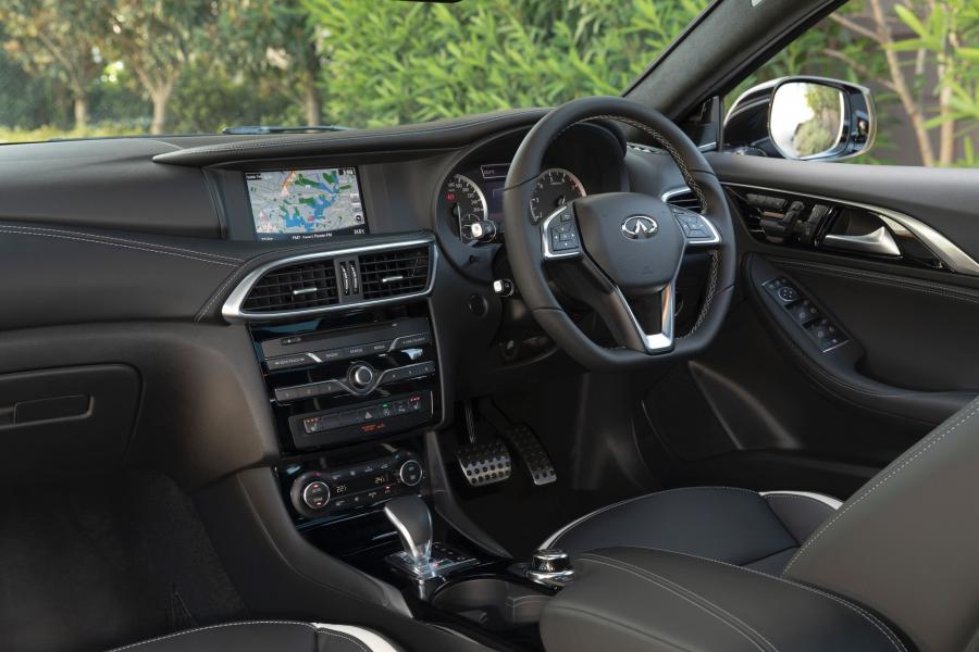 Интерьер Infiniti Q30S 2.0t 2018 года  (AU) (фото 21 из 37)